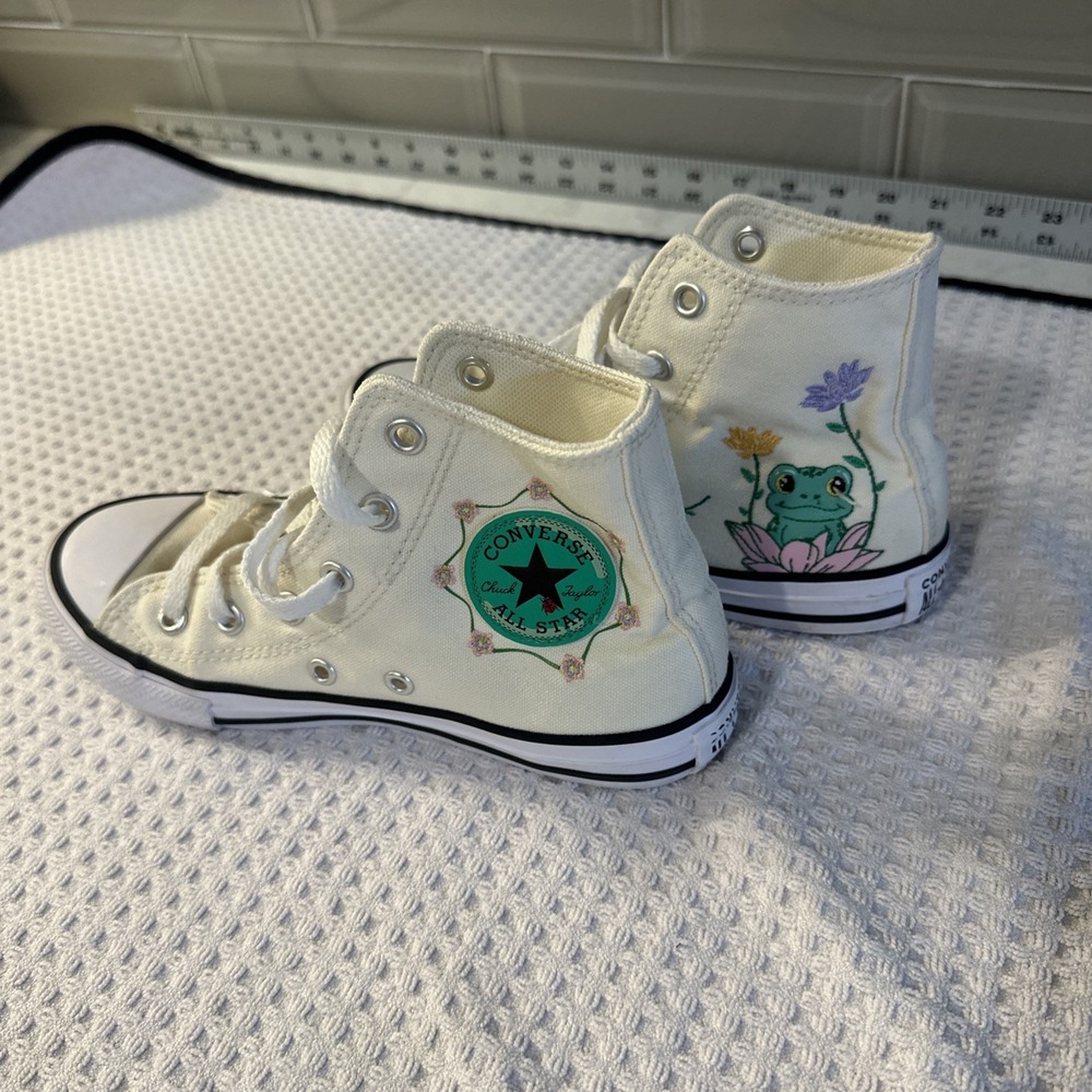 Chuck Taylor All Star Lily Pad LITTLE KIDS HIGH TOP SHOE Egret/White/Black Sz 1
